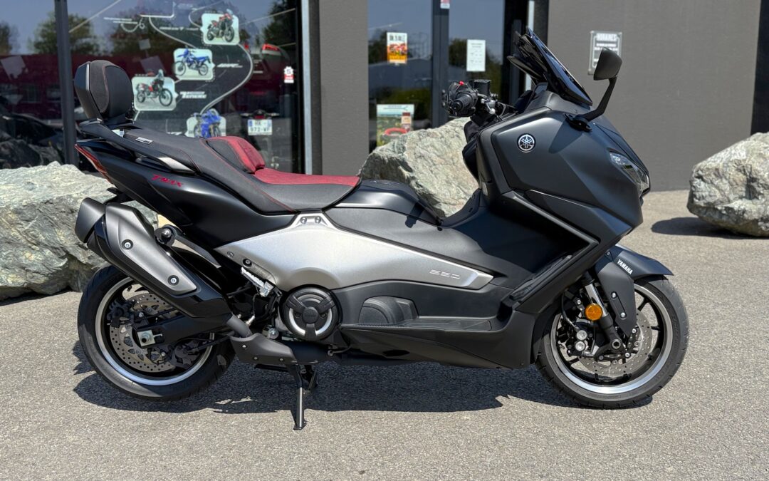 Yamaha TMAX 560 25th anniversary  –  13 209€